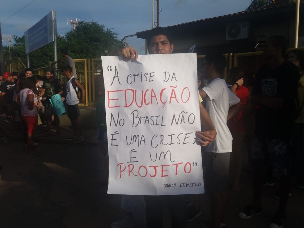 São Luís tem protestos contra bloqueio na educação — Foto: Alessandra Rodrigues/Rádio Mirante AM