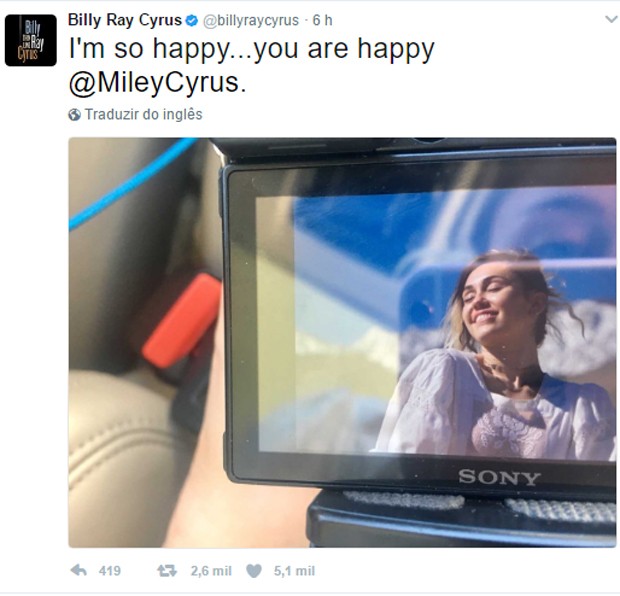 Pai de Miley Cyrus deixa fãs eufóricos com suposto casamento da cantora (Foto: Reprodução/Twitter)