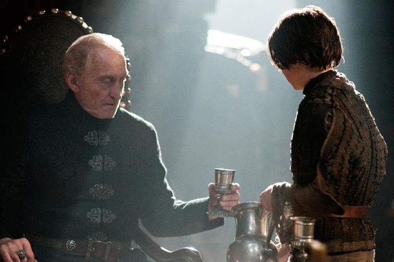 Arya servindo Tywin Lannister (Foto: Divulgação)