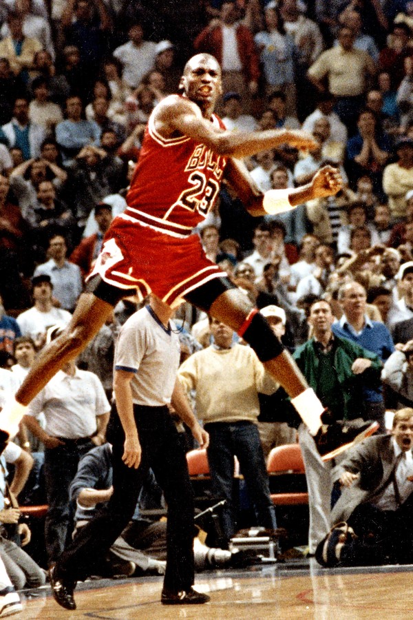 Michael Jordan comemorando (Foto: Getty Images)