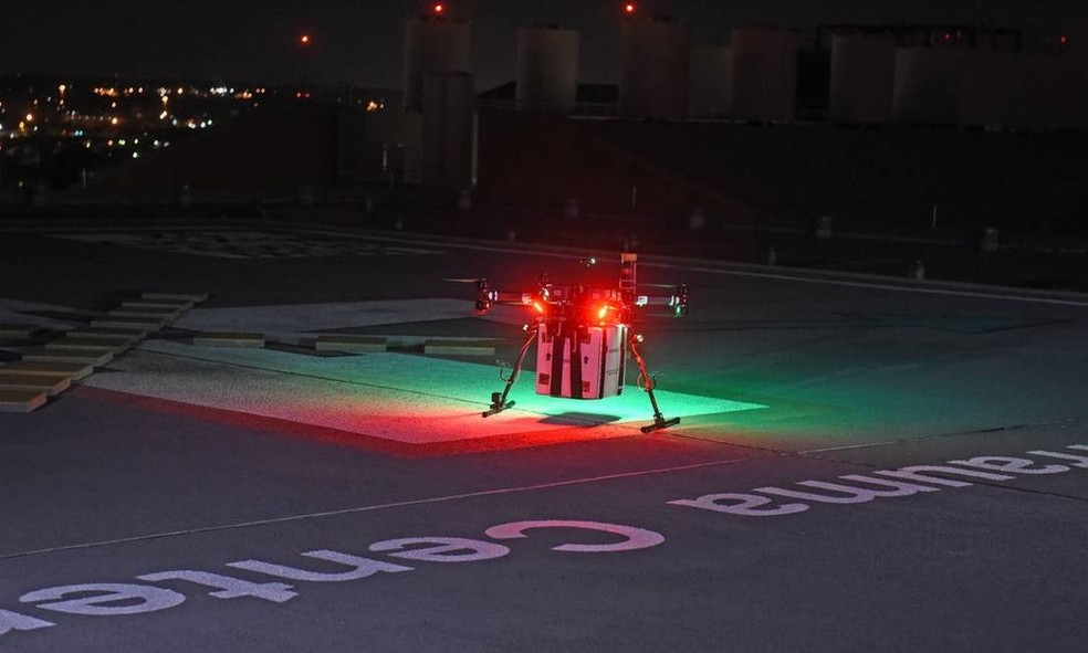 Drone desenvolvido por pesquisadores americanos transporta Ã³rgÃ£o para transplante â€” Foto: Universidade de Maryland