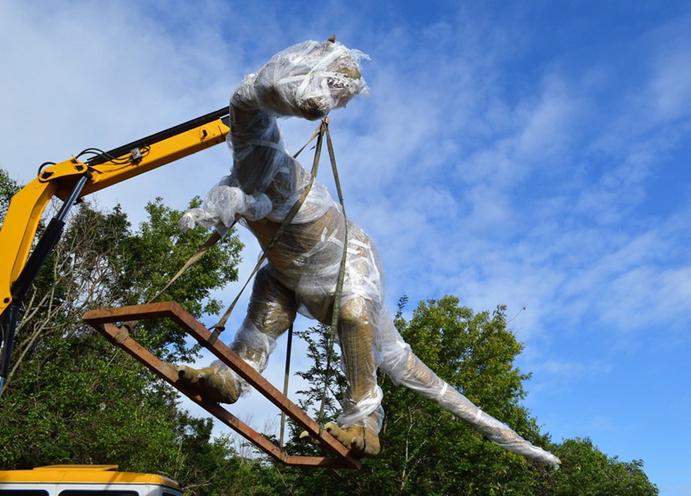 Dinossauro de 15 metros colocado em parque chama atenção de moradores em Salto (SP) — Foto: Prefeitura de Salto/Divulgação