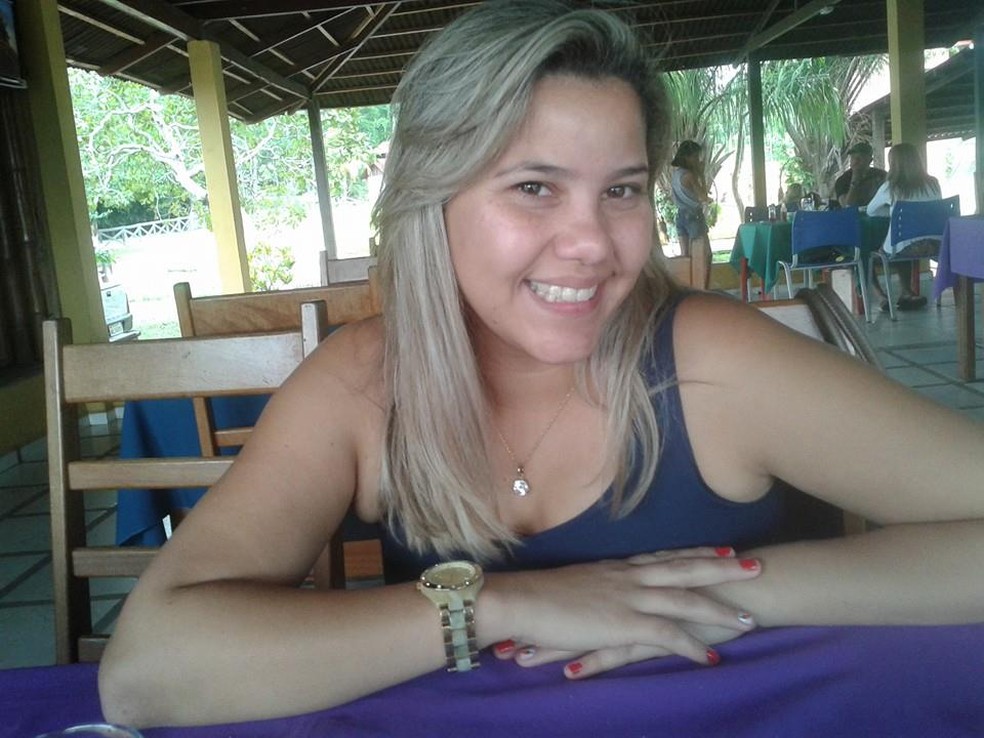 A estudante de psicologia Kássia Gomes Magalhães Agiolf, de 31 anos, descobriu um câncer de mama em agosto desse ano (Foto: Arquivo Pessoal)