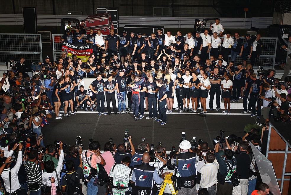 RBR e Sebastian Vettel comemoram pódio no GP do Japão e bicampeonato na F1 em 2011 — Foto:  Clive Mason/Getty Images