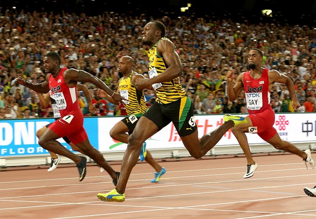 Usain Bolt cruza linha de chegada na prova dos 100 metros no Campeonato Mundial em Pequim, em 2015 (Foto:  Andy Lyons/Getty Images)