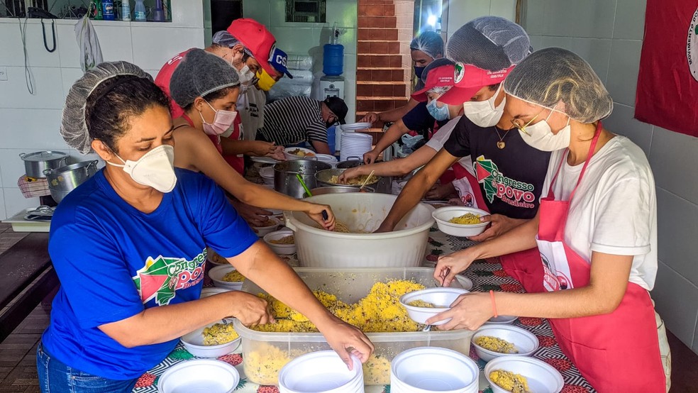 Uma cozinha solidária será montada na Praça dos Martírios, no Centro de Maceió, para entrega de marmitas à população de rua — Foto: L. Ângelo/MST-AL