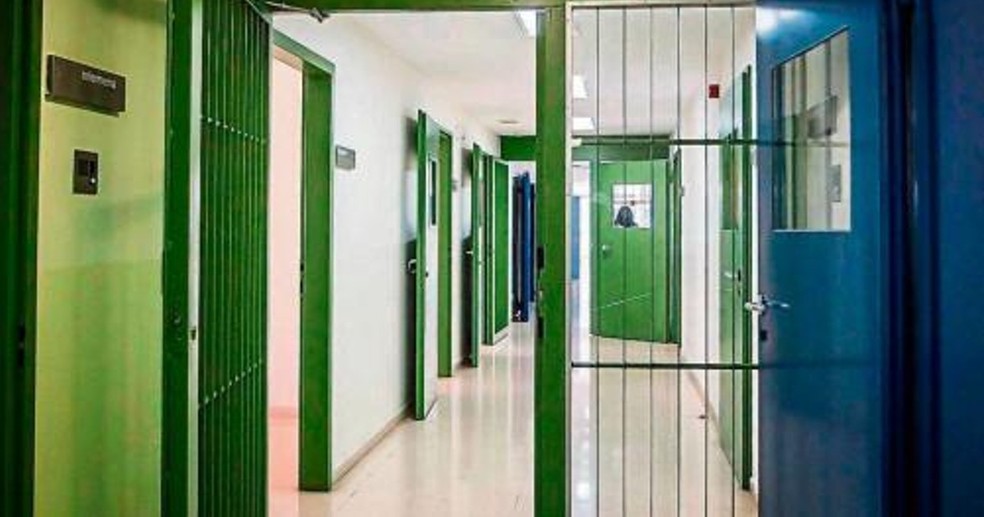 Corredor na prisão de Brian 1, onde Daniel Alves está depois de prisão preventiva decretada — Foto: Secretaria de Justiça Barcelona