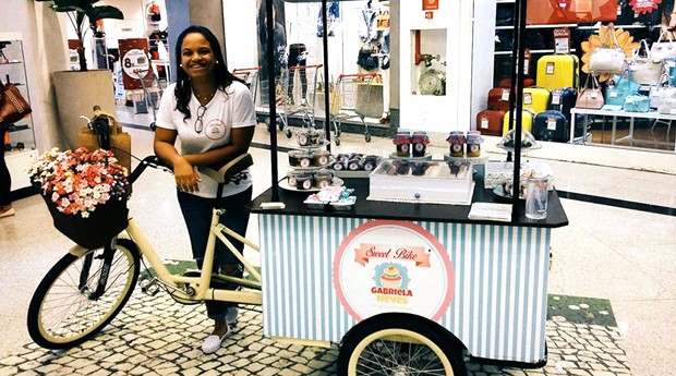 Gabriela Neves e sua Sweet Bike (Foto: Reprodução / Facebook )