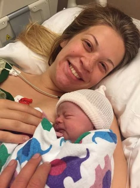 Instinto de mãe salva criança ainda na barriga (Foto: Daily News) Instinto de mãe salva criança ainda na barriga (Foto: Daily News)