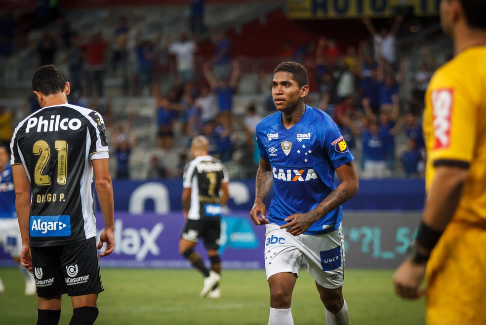 Raniel é um dos jogadores que poderia entrar no negócio  — Foto: Vinnicius Silva