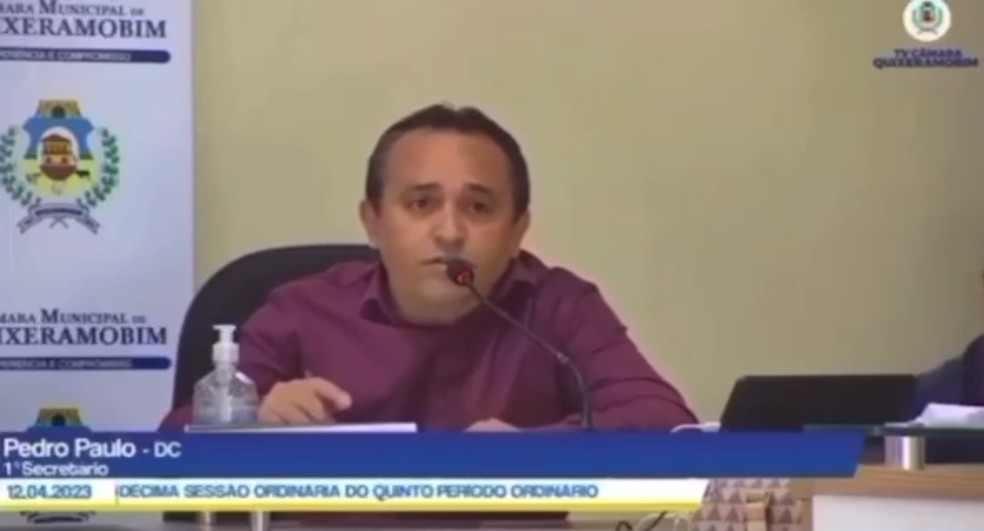 Vereador encerrou sessão na Câmara de Quixeramobim um segundo após o início — Foto: CMQ/Reprodução