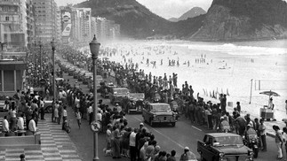 Comboio da Rainha Elizabeth II na Avenida Atlântica, em Copacabana, em 1968 — Foto: Arquivo/Agência O GLOBO 