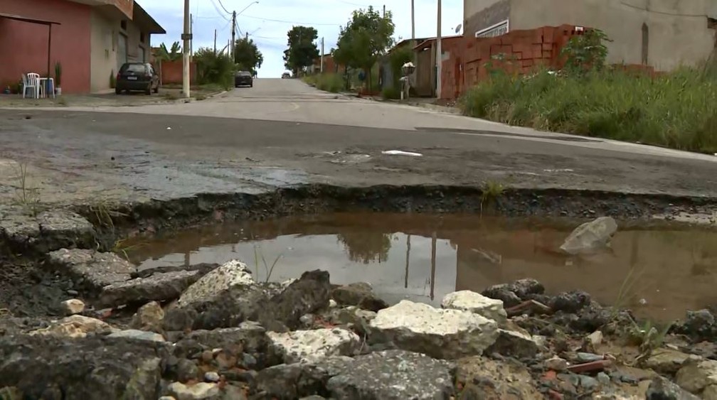 Prefeitura de Monte Mor prevê reparar rua nos próximos dias — Foto: Reprodução/EPTV