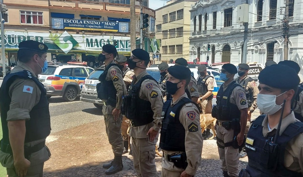 Agentes em operação na cidade de Pouso Alegre (MG). — Foto: Polícia Militar
