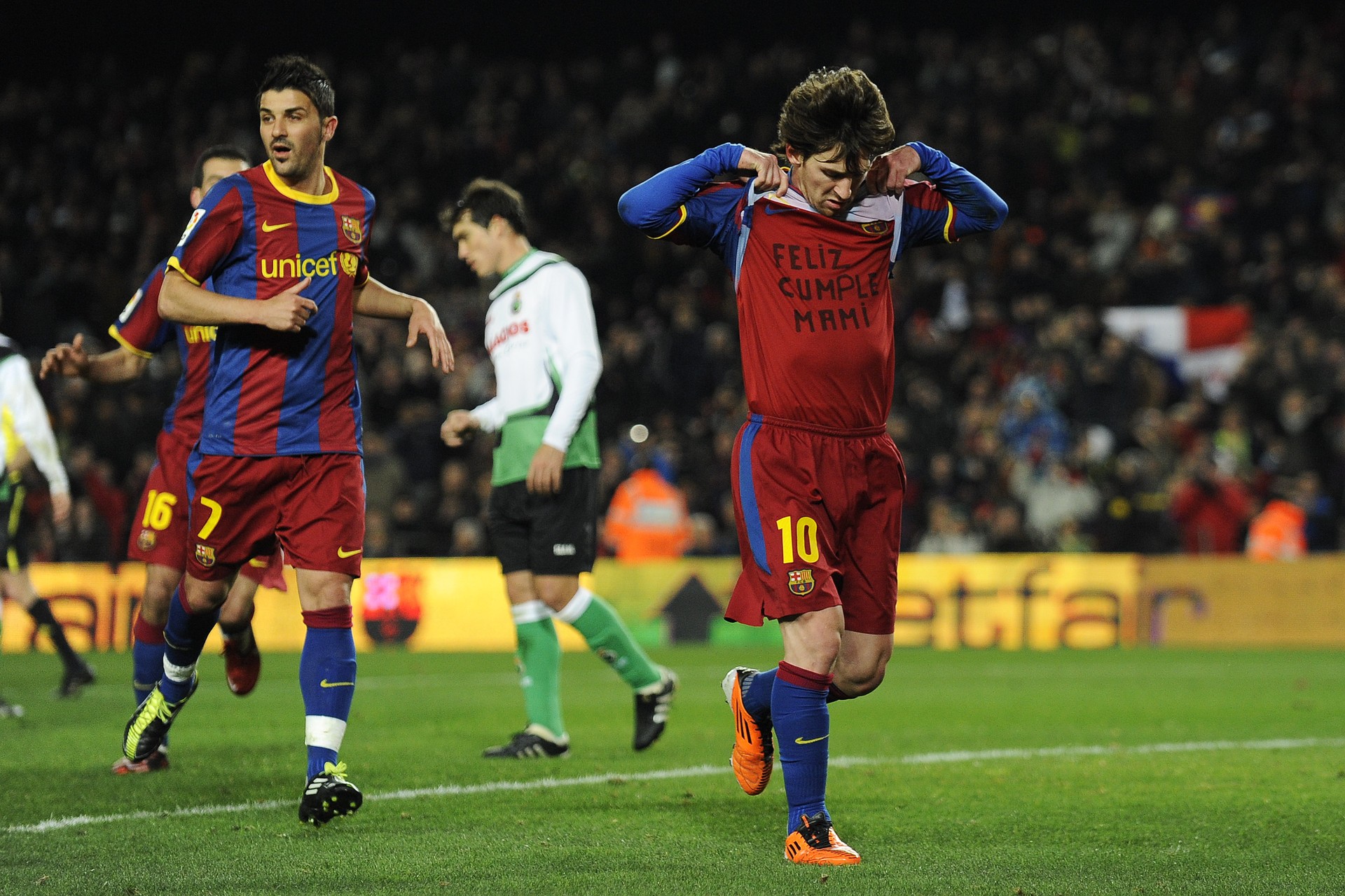 Lionel Messi não poderá exibir outras mensagens em homenagem à mãe durante a Copa (Foto: Getty Images)