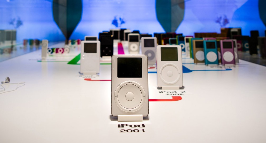iPod teve cinco linhas: classic, nano, shuffle, mini e touch  — Foto: Christine Sandu/Unsplash