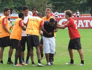 Saideira: Flamengo se despede do Ninho em 2012 com recreativo
