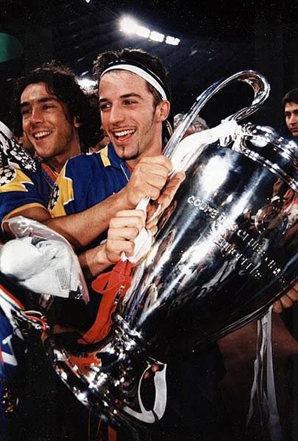 Paulo Sousa comemora título da Champions de 96 com Del Piero — Foto: Reprodução