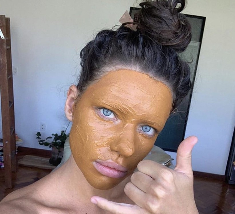 Bruna Linzmeyer máscara facial (Foto: Reprodução Instagram)