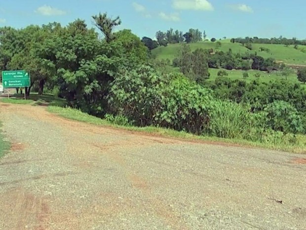 Adolescente tentou fugir por matagal mas foi baleado (Foto: Reprodução/TV TEM)