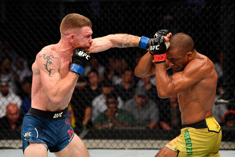 Paul Felder golpeia Edson Barboza no UFC 242 â?? Foto: Getty Images