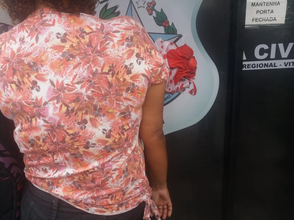 A vítima é uma operadora de telemarketing de 36 anos, que seguia para o trabalho — Foto: André Rodrigues/G1
