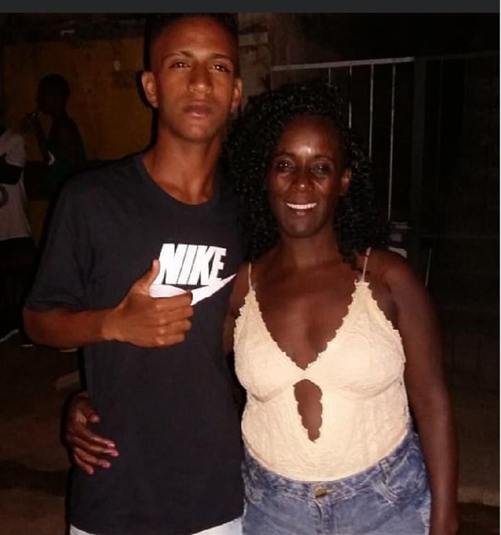 Sonho de Max é dar vida melhor para Dona Ângela — Foto: Arquivo pessoal