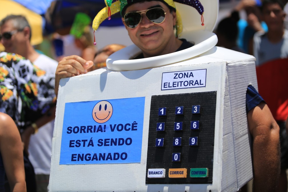 Política é inspiração para fantasias de carnaval; FOTOS | Carnaval 2018 | G1