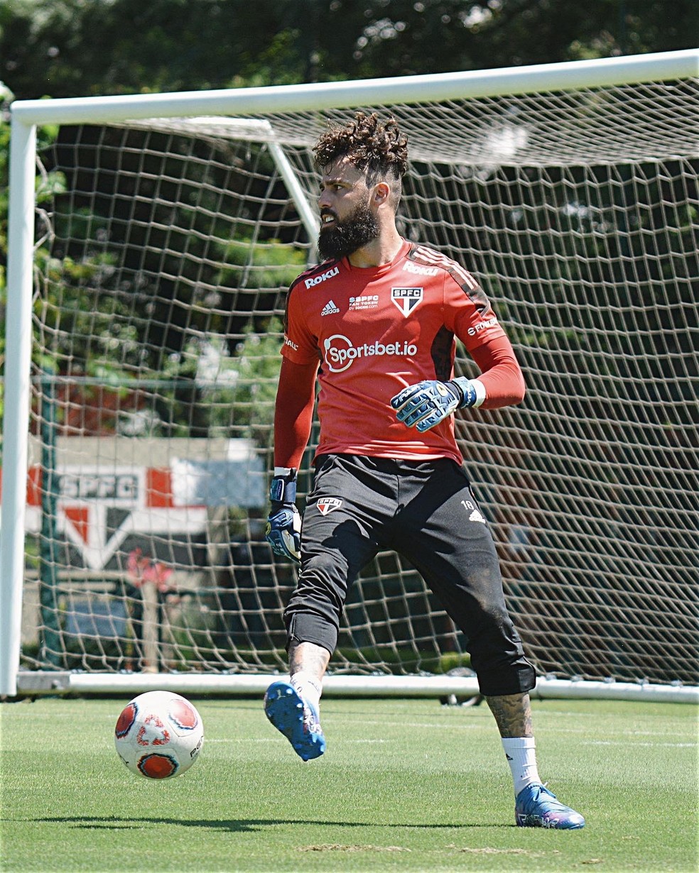 Jandrei tem sido importante também no trabalho com os pés — Foto: São Paulo FC