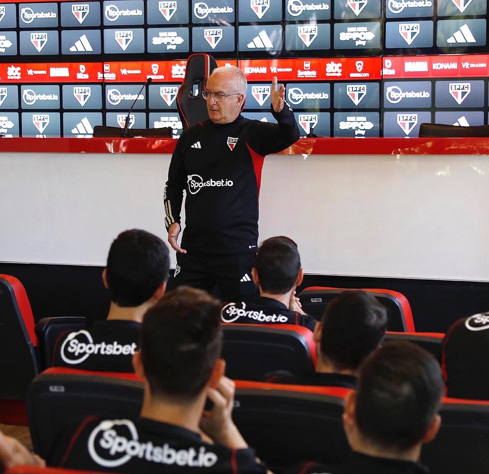 Almoço no CT, papo com Muricy e reunião de jogadores: como o São Paulo recebeu Dorival Júnior