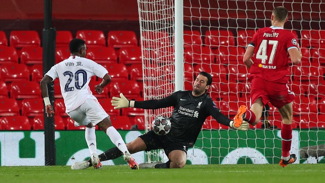 Vini Jr. perdeu sua única chance no jogo, cara a cara com Alisson