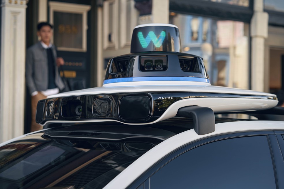 Waymo implementa sua solução de direção autônoma em carros usados nos testes — Foto: Divulgação