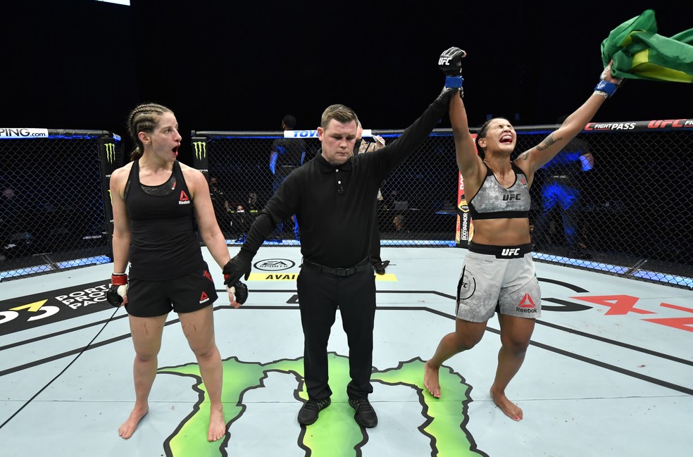 Vanessa Melo vibra com vitória sobre Sarah Moras — Foto: Getty Images