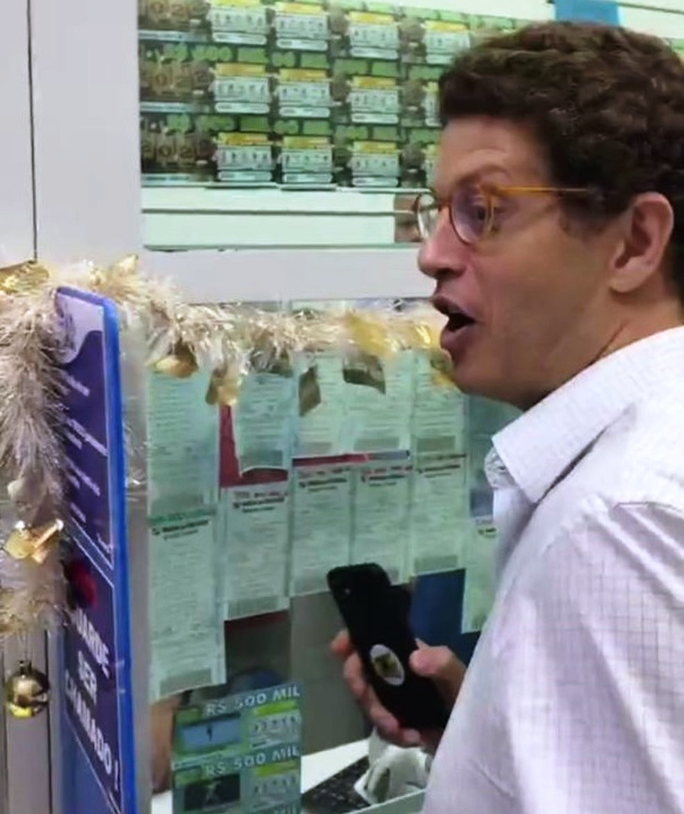 Ricardo Salles, ex-ministro do Meio Ambiente, estava com o presidente em lotérica em Guarujá, SP — Foto: Reprodução/Redes Sociais