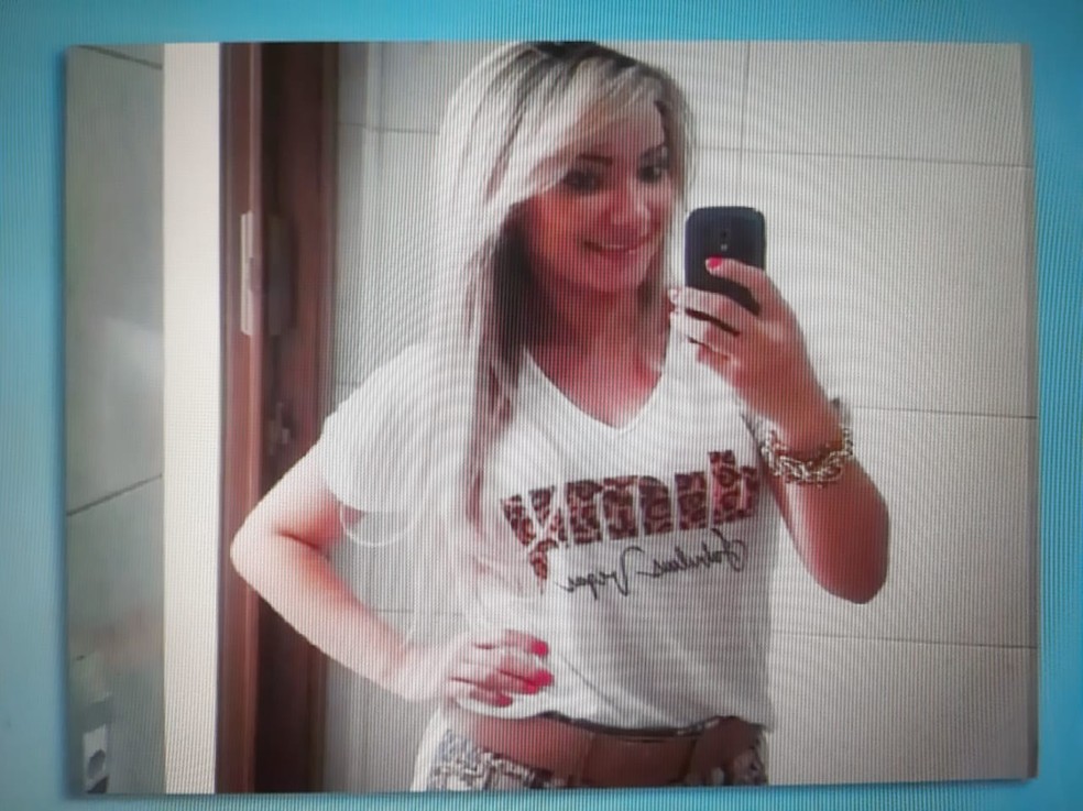 Jackeline Leão Southier, de 25 anos, conduzia a caminhonete — Foto: TVCA/Reprodução