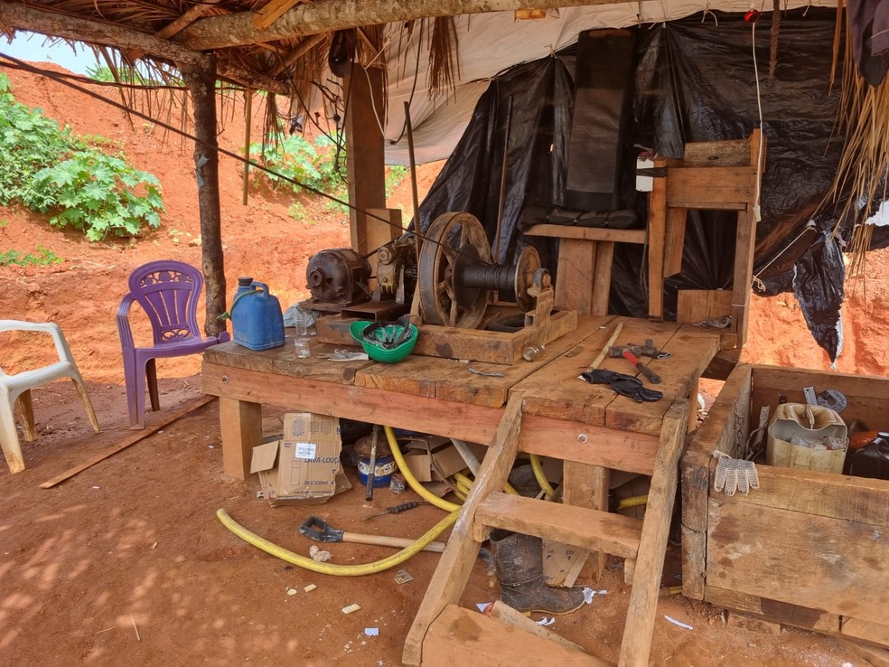 Materiais e equipamentos da área de garimpo, no sudeste paraense. — Foto: Ascom PF