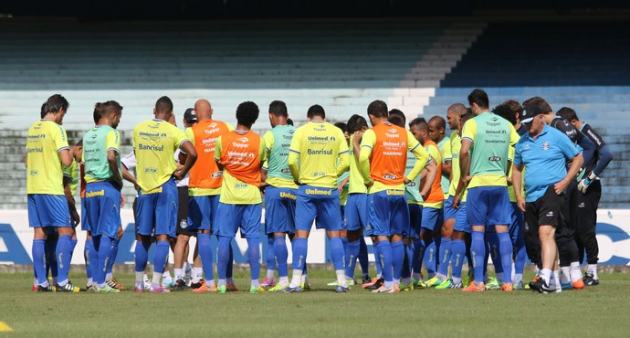 Felipão só observa trabalho tático e não dá pistas do time para o Gre-Nal