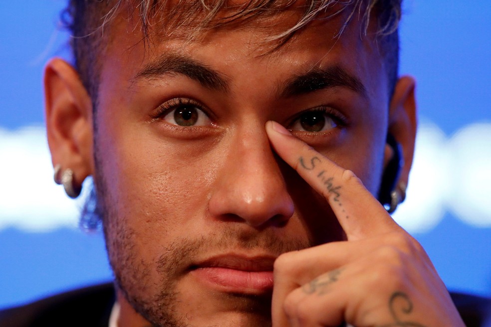 Problema fiscal é referente a transferência de Neymar para o Barcelona (Foto: Christian Hartmann/Reuters)