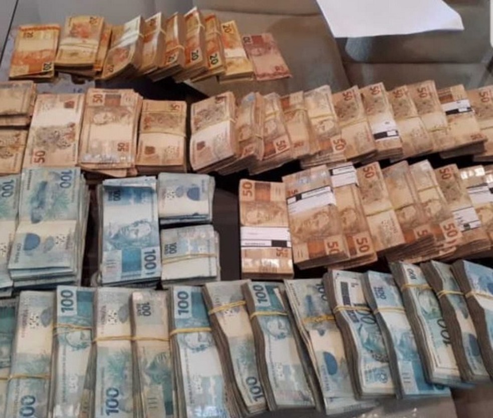 R$ 373 mil apreendidos em endereço de ex-conselheira do Carf investigada pela PF (Foto: Reprodução)