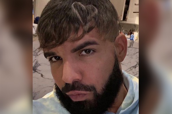 Drake posou de franja em uma publicação no Instagram (Foto: Reprodução / Instagram)