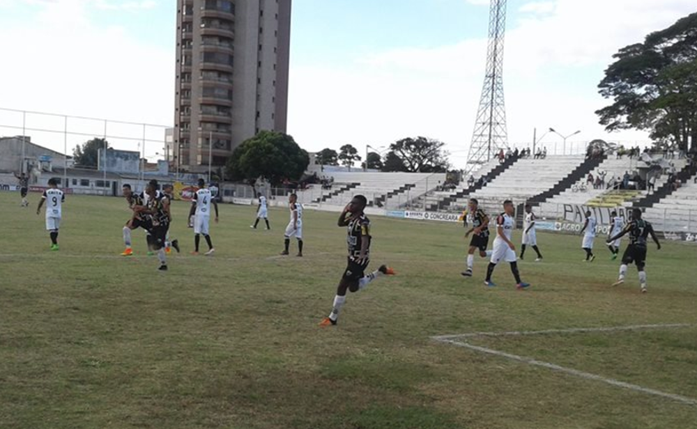 Time do interior para Cruzeiro e Galo e vê times de BH pelo retrovisor na base
