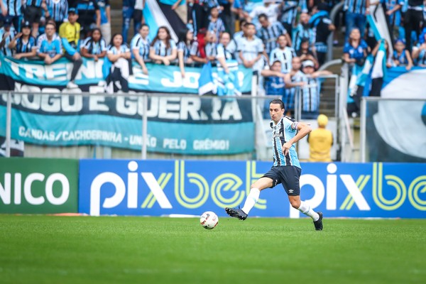 O ídolo Geromel comanda a zaga do Grêmio, a mais eficiente da Série B, com apenas sete gols tomados em 20 jogos (Foto: Lucas Uebel / Grêmio FBPA)