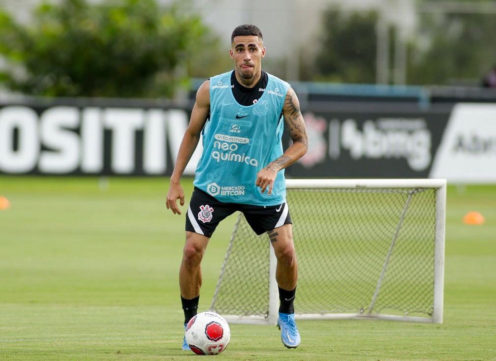 Sem renovação definida, Gabriel inicia sexta temporada no Corinthians como titular