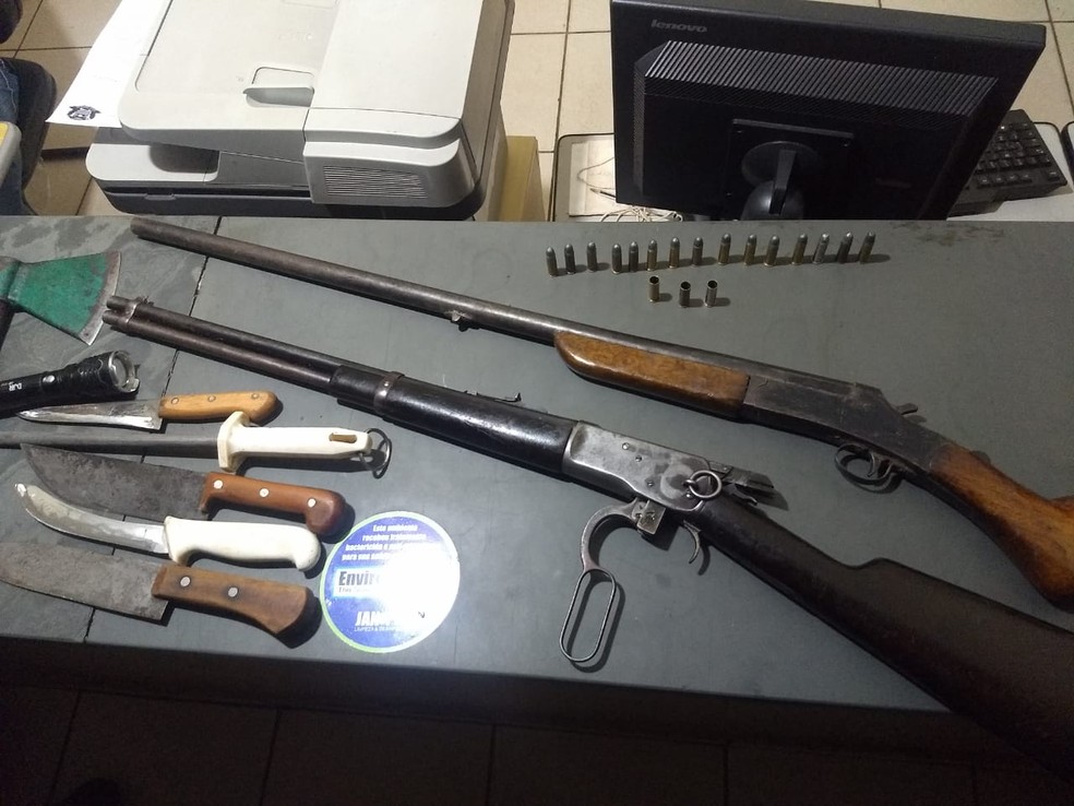 Polícia apreendeu duas armas de fogo — Foto: Polícia Ambiental