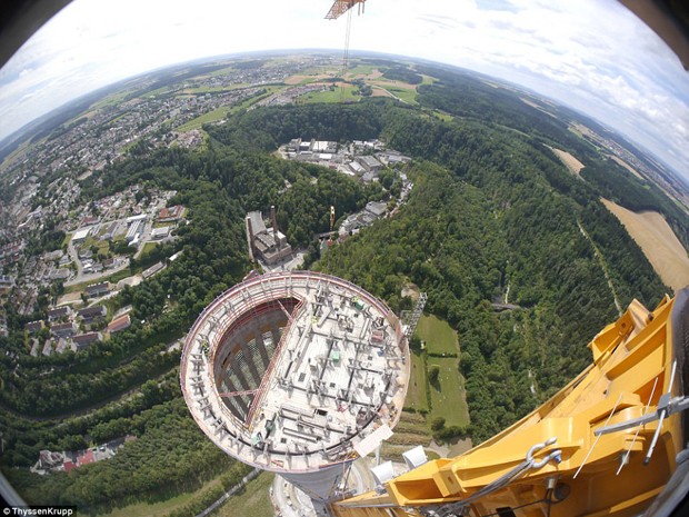 Empresa alemã faz primeiro elevador sem cabos para circular na vertical e horizontal (Foto: © ThyssenKrupp)