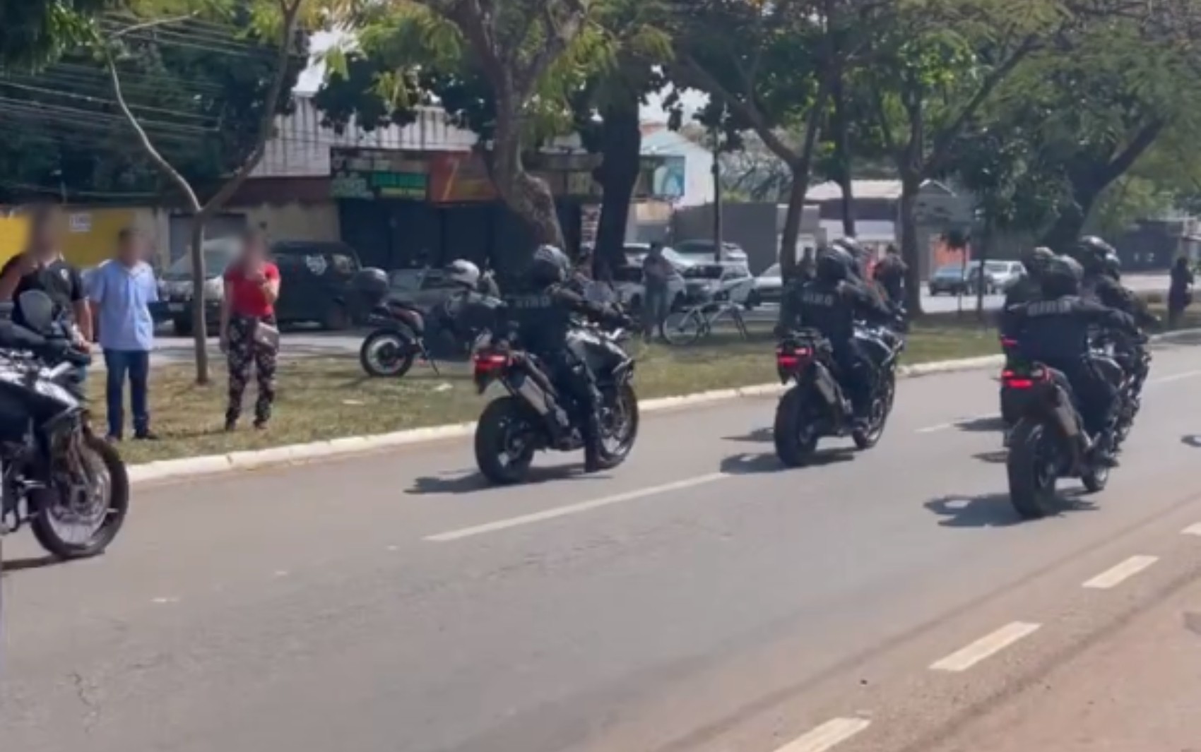 Policiais militares ficam feridos em acidente após evento motociclístico, na GO-020