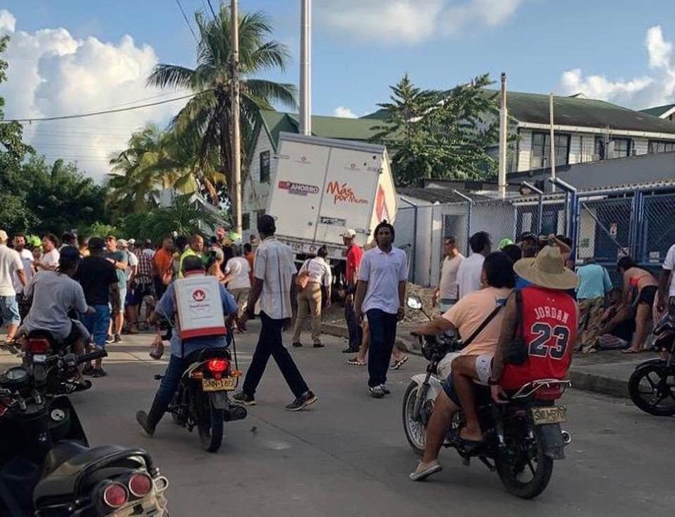 Autoridades colombianas informaram a familiares e amigos da vítima que motorista perdeu o controle do veículo e atropelou dois brasileiros — Foto: Arquivo pessoal