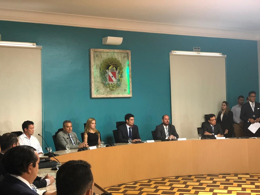 Governador Helder Barbalho reÃºne equipe no PalÃ¡cio do Governo para oficializar solicitaÃ§Ã£o da Forna Nacional no ParÃ¡. â Foto: TaynÃ¡ Horiguchi / TV Liberal