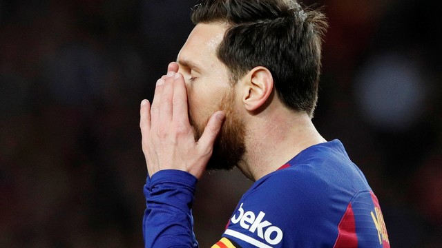 Messi teve uma atuação ruim no primeiro tempo contra a Real Sociedad