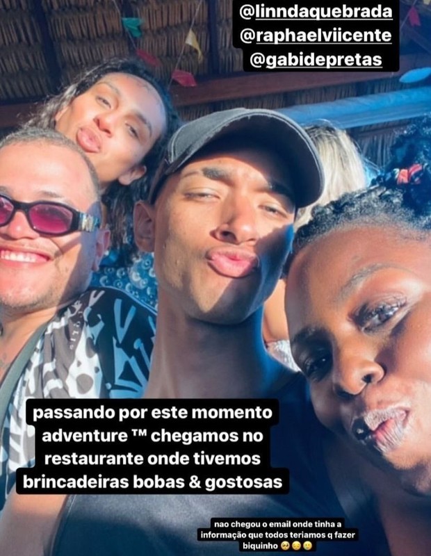Raphael Vicente curtindo São João da Thay com Linn da Quebrada e outros influencers (Foto: Reprodução/ Instagram)